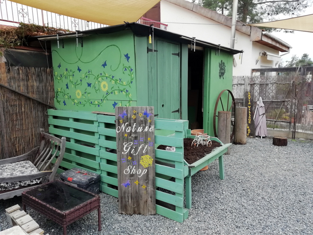 Ora Salvage window & Shutters Wood Great fire 2021 at the new DoodLynn Den shop