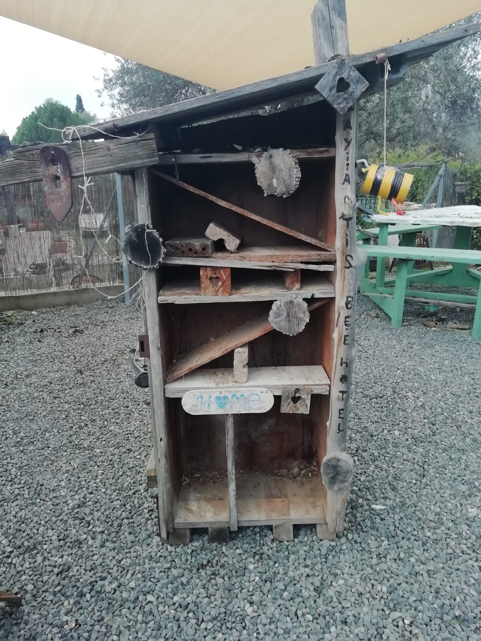 Bee Hotel Ora Salvage Wood Great fire 2021