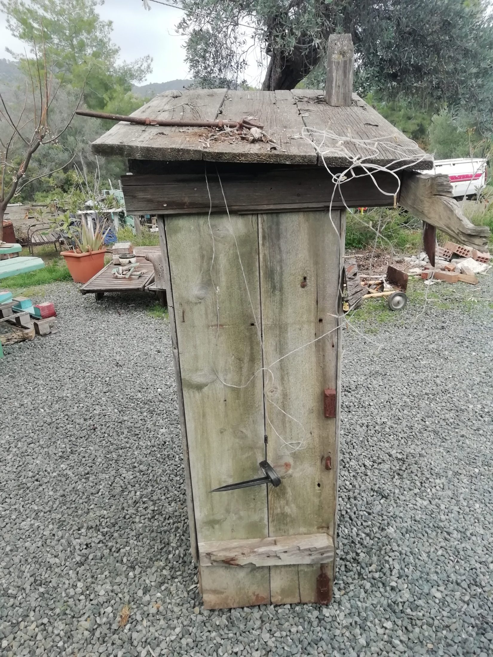 Bee Hotel Ora Salvage Wood Great fire 2021