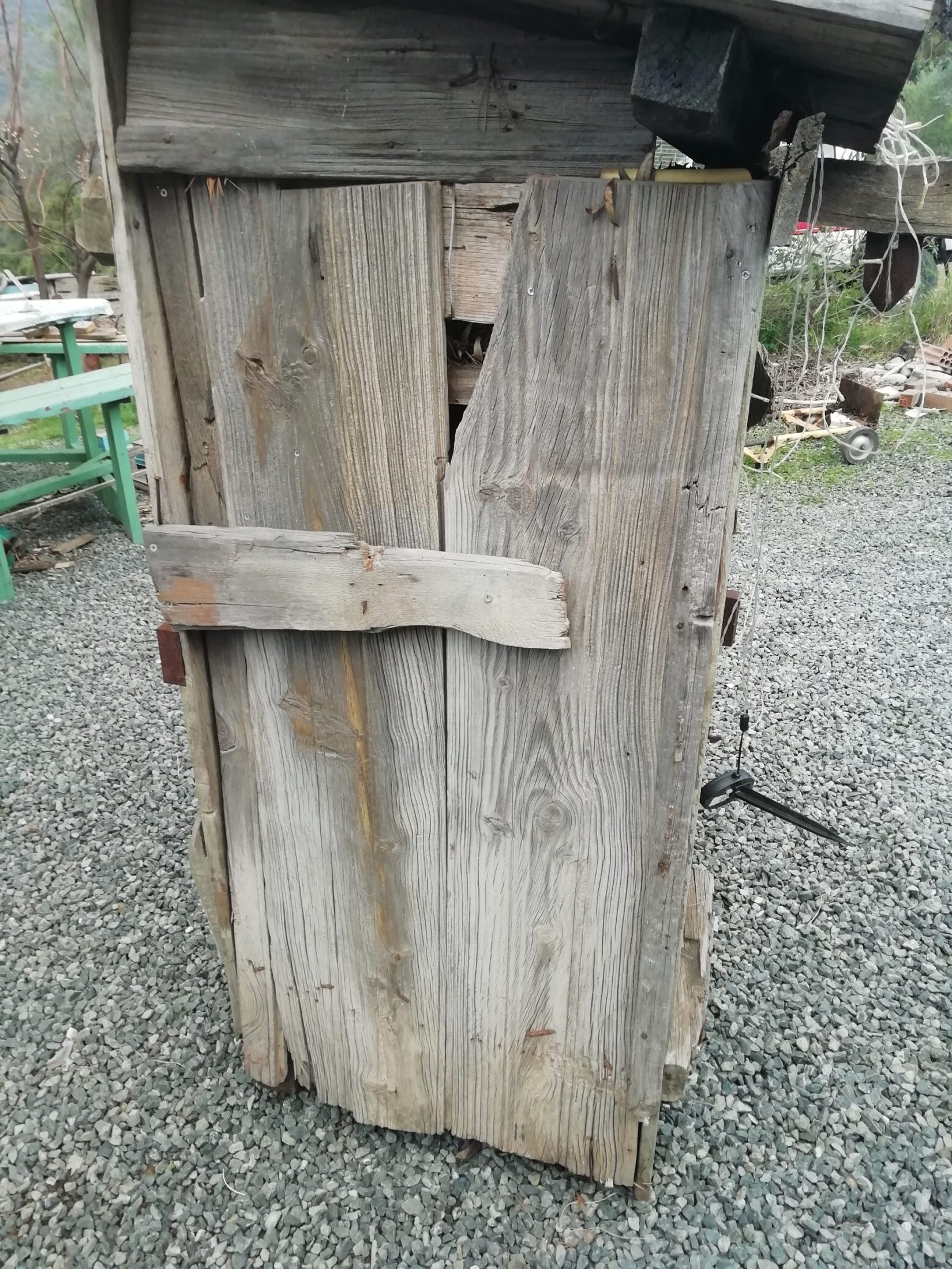 Bee Hotel Ora Salvage Wood Great fire 2021